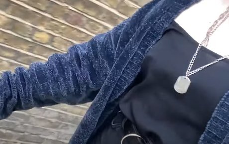 Aayley nacktheit erotische foto