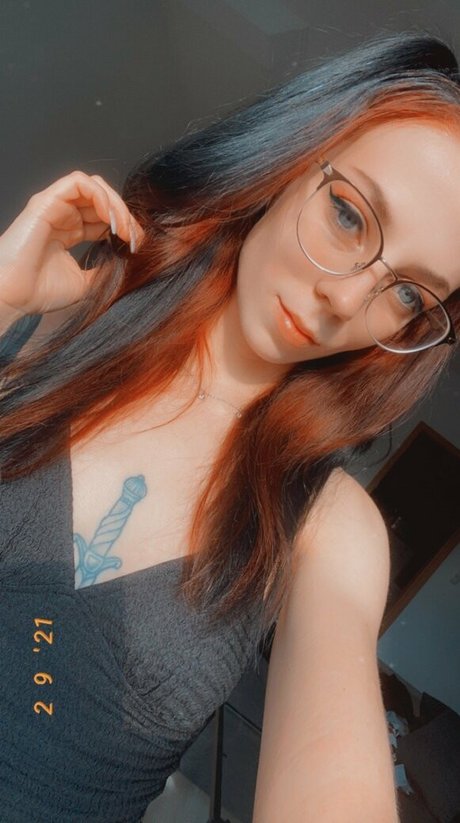 Maskentraegerin erwachsene exklusive archiv