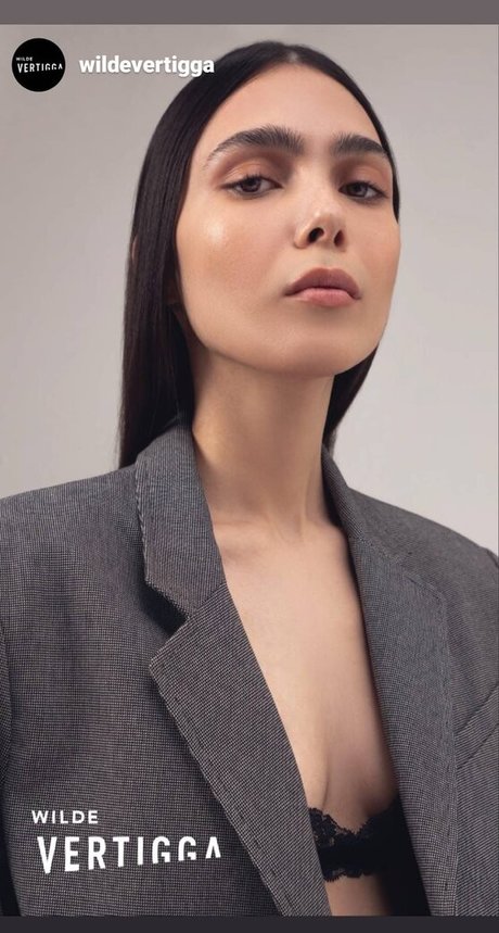 Dinkakay model top archiv