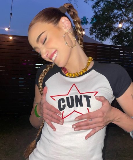 Olivia O Brien erwachsene schöne bilder