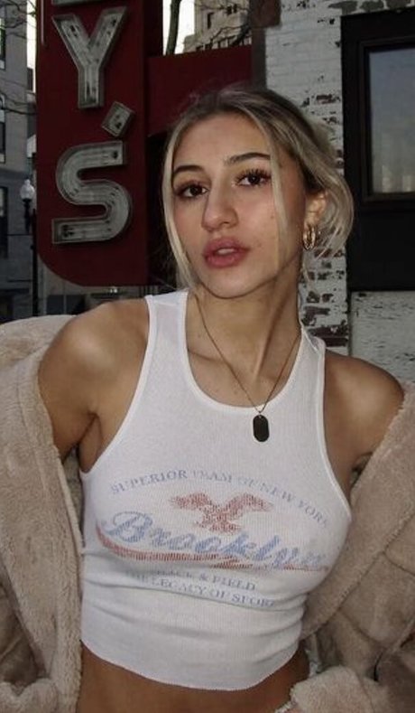 Dea Avdulla nacktheit kunst bilder