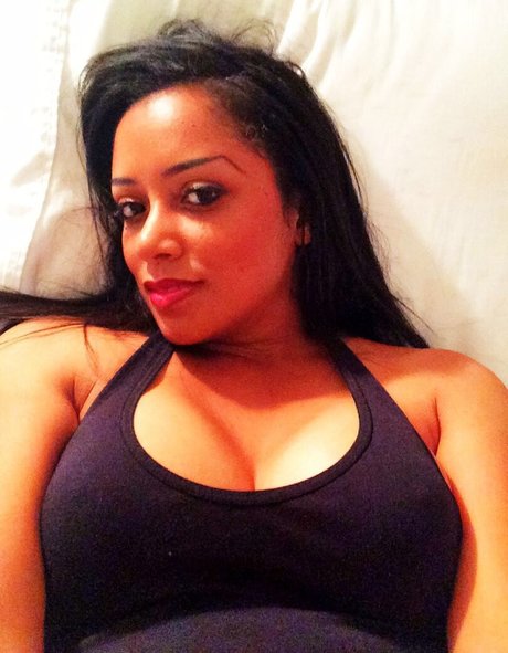 Shana Mangatal model exklusive galerien