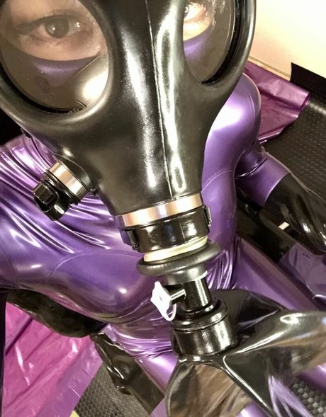 Rumi Rubber sexy hübsche fotos
