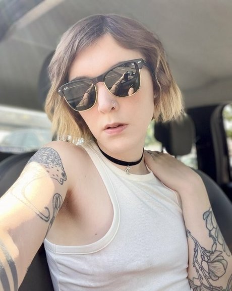 Eevivivi erwachsene pornografische bilder