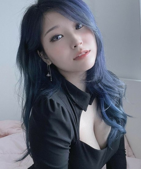 YoonHyoonAikuros akt pornostar bilder