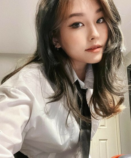 YoonHyoonAikuros erwachsene porno galerien