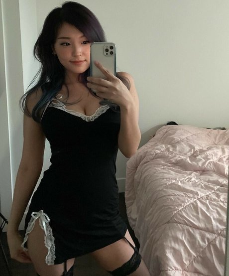 YoonHyoonAikuros nacktheit xxx bilder