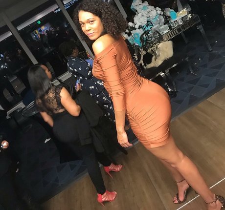 Falyn Fonoimoana model nackten foto