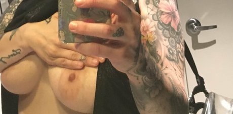 Alyssa Tognetti erwachsene nackte bilder