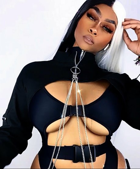 Tenuzen erwachsene pornographische bild