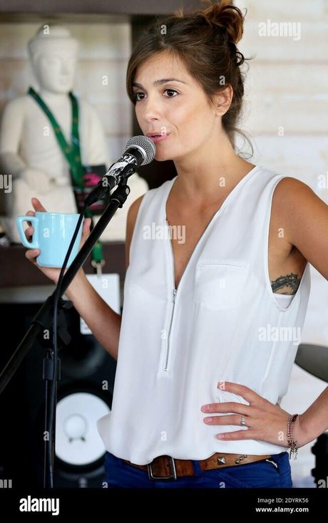 Tania Young hübsche erotische bild