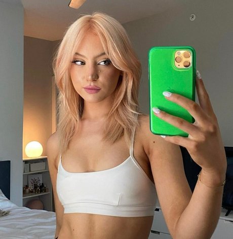 Riley Hutbatka kostenlose pornostar foto