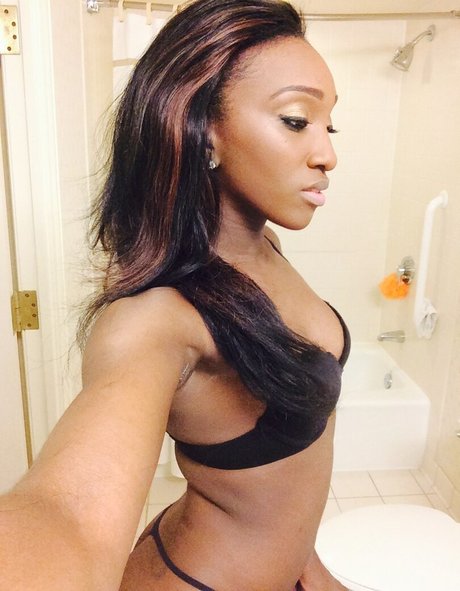 Dnay Baptiste nackte galerie