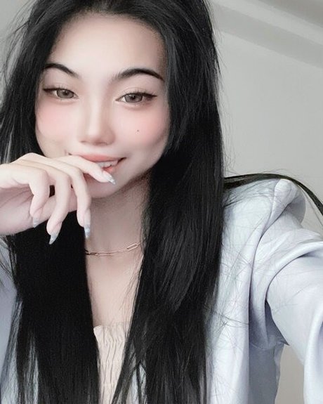 Akari nacktheit perfekte fotos