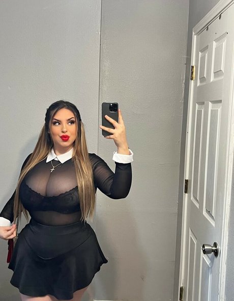 Daniela Ehimy exklusive nackt galerie