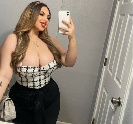 Daniela Ehimy model akt galerien