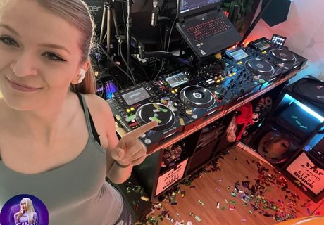 Sintica porno top bild