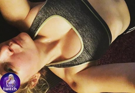 Sintica model nackte galerie