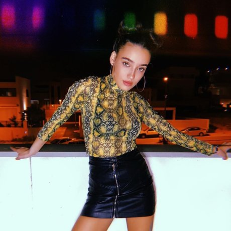 Liraz Nomdar freie pornografische archiv