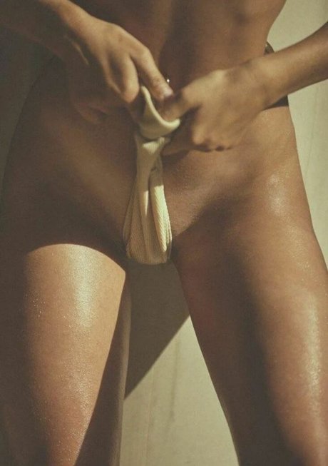 Greta Cozzolino kunst nackt foto