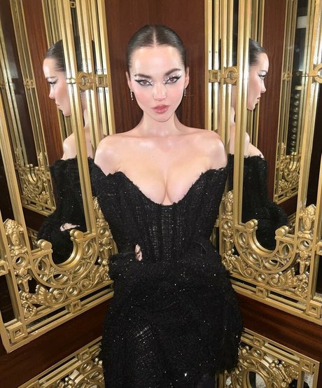 Dove Cameron kostenlose nackt galerie