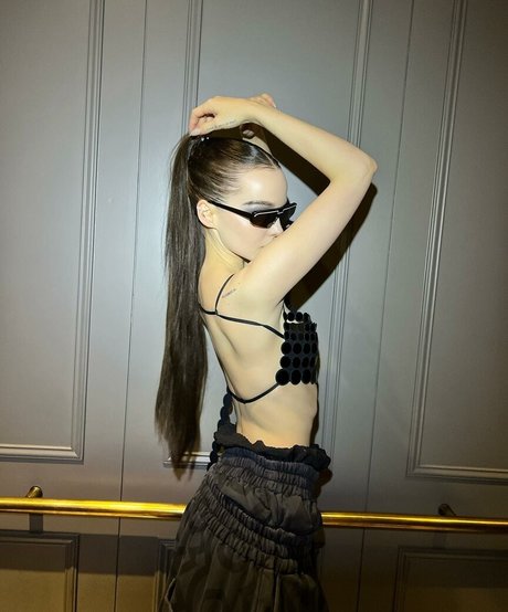 Dove Cameron sexy heiße fotos