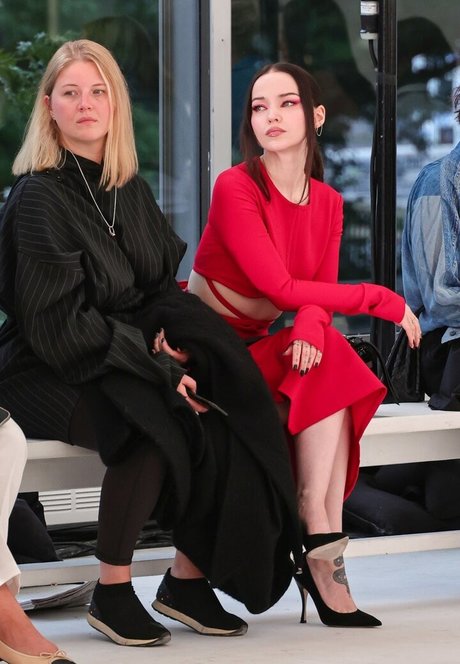 Dove Cameron hübsche pornographische archiv