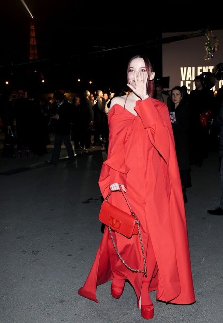 Dove Cameron pornostar nackten bild