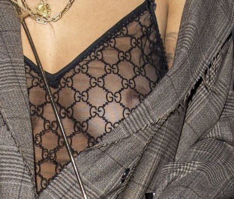 Rita Ora exklusive akt bild