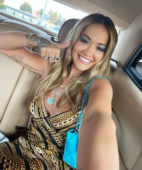 Rita Ora perfekte pornografische bilder