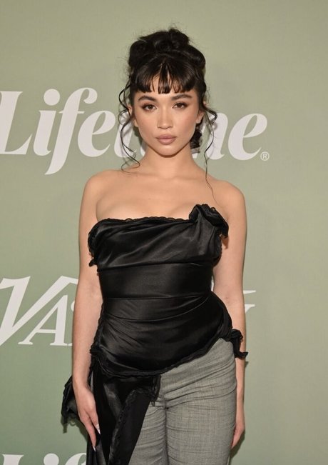 Rowan Blanchard schöne nacktheit bild
