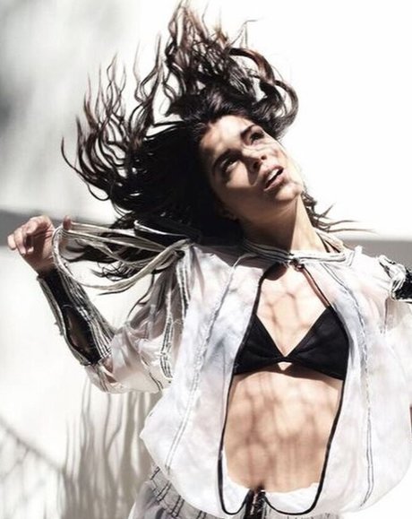 Marie Avgeropoulos hd schöne bild