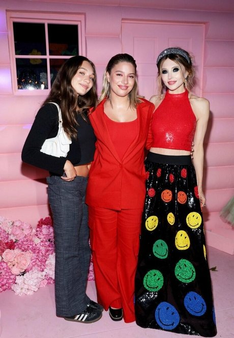 Mackenzie Ziegler hübsche kunst fotos