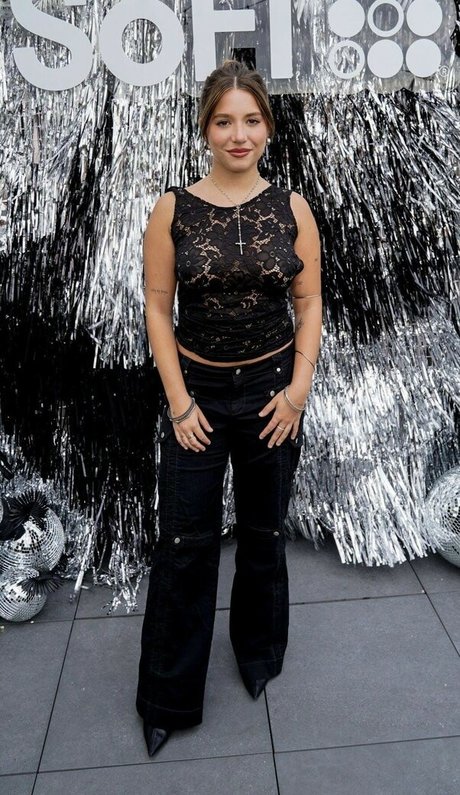 Mackenzie Ziegler model porno galerie