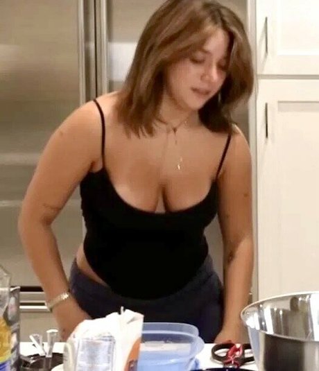 Mackenzie Ziegler top akt galerie