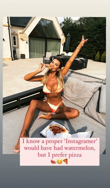 sexy latina-onlyfans top kostenlose foto