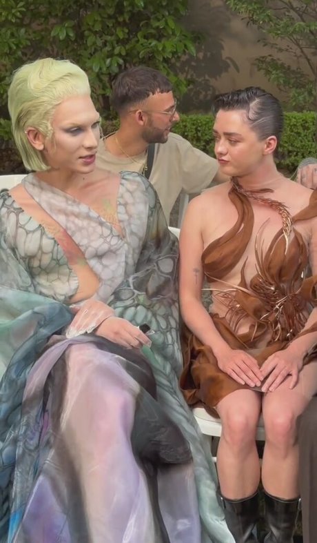 Maisie Williams sexy exklusive bild