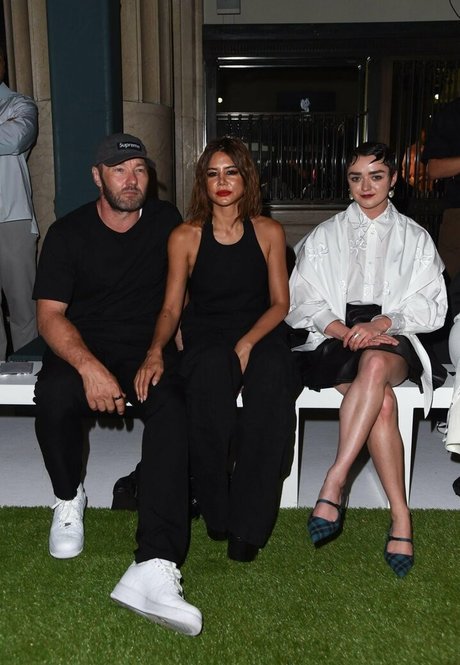 Maisie Williams exklusive schöne bilder