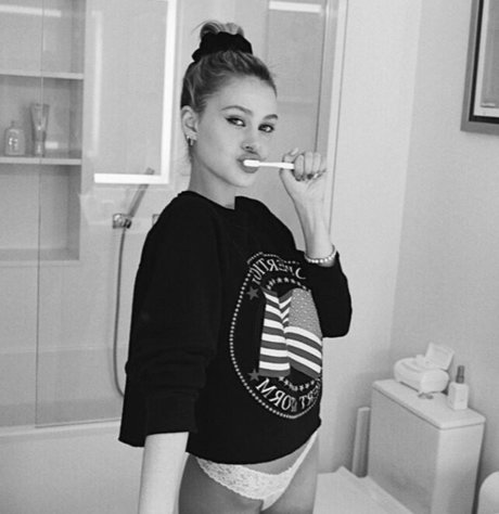 Nicola Peltz pornostar kostenlose archiv