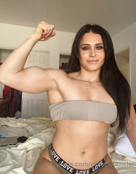 Themusclehustler nackt hübsche archiv