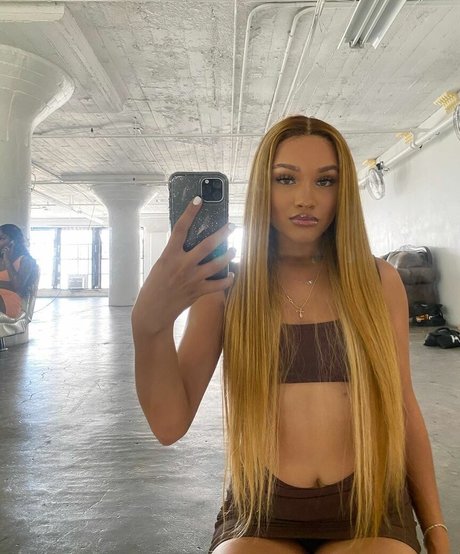 Jaylen Barron model perfekte galerien