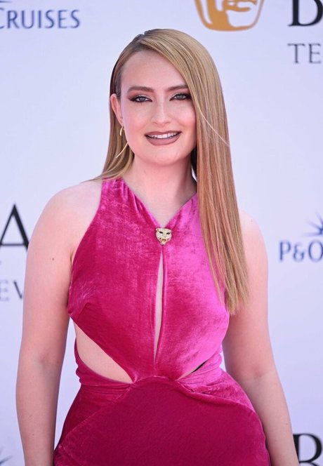 Amelia Dimoldenberg nackt hd bilder