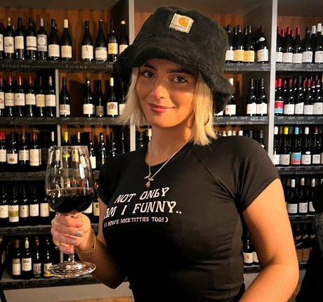 Millie Gibson hübsche top bild