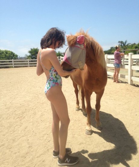 Shelley Hennig hübsche heiße galerien