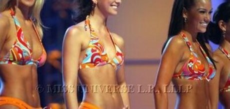 Shelley Hennig freie schöne galerie