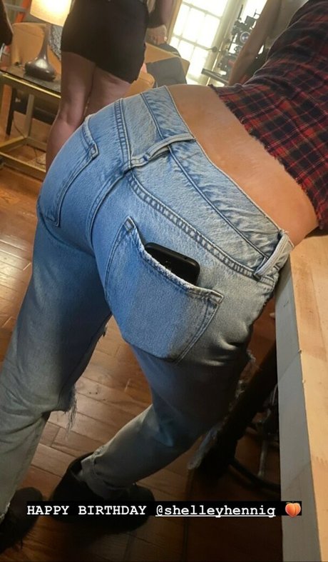 Shelley Hennig porno foto