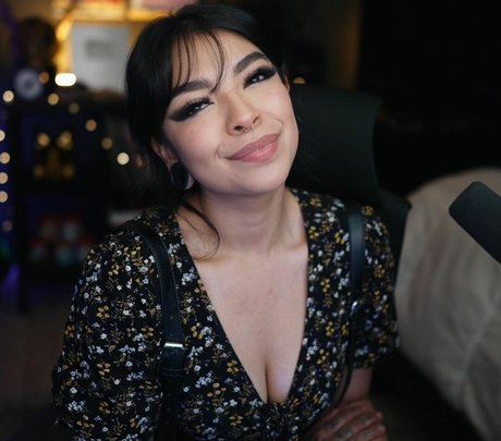 Aileen Senpai erotische nackten bild