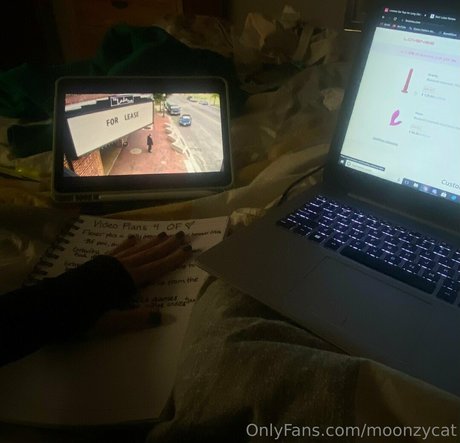 Moonzycat porno bilder