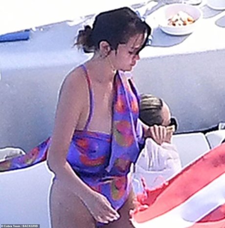 barista-onlyfans kunst nackt galerie