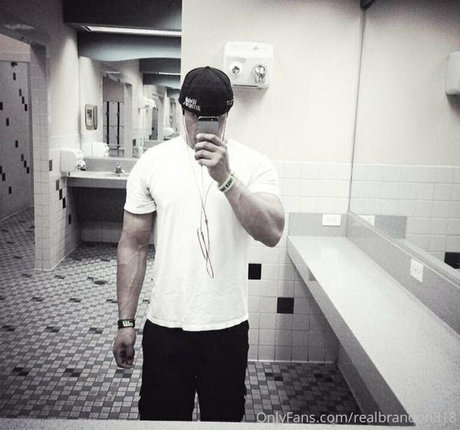 realbrandon818 hübsche nacktheit bild